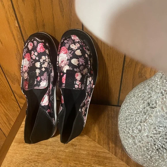 Ariat Casual Floral Flat Shoes - Picture 9 of 12